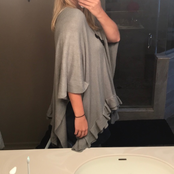 Comfy NEVER WORN Oversized Cardigan - Picture 4 of 4